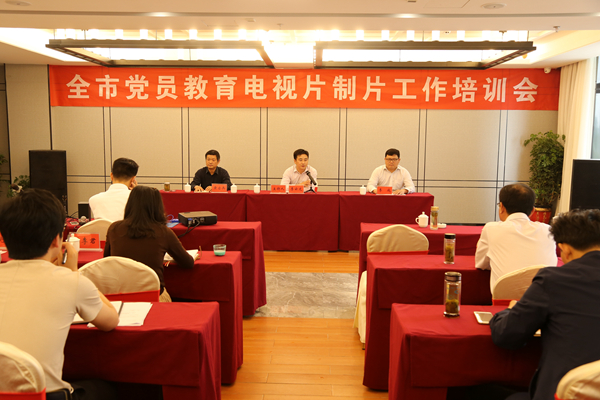 �����е�Ա��������Ƭ��Ƭ������ѵ���ڻ����ٿ�